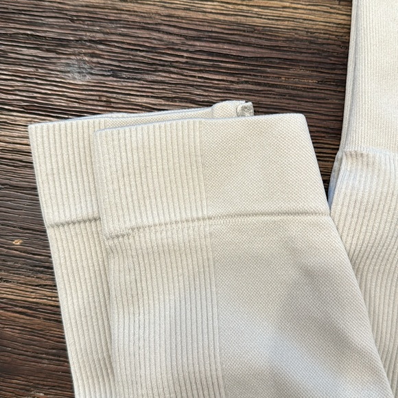 Cream leggings - Picture 2 of 3